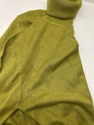 Jersey Mango cuello alto verde oliva