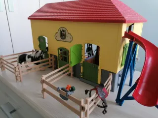 Granero de juguete con accesorios