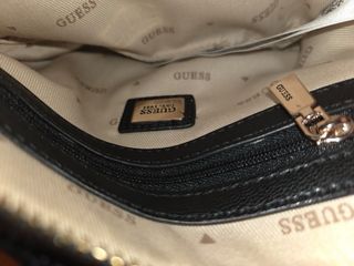 Borsa Guess trapuntata nera con catena oro