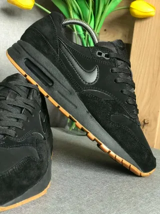 Nike Air Max 1 Triple Black Gum T39