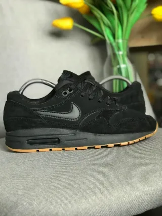 Nike Air Max 1 Triple Black Gum T39