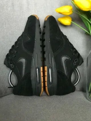 Nike Air Max 1 Triple Black Gum T39