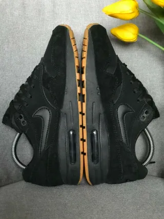 Nike Air Max 1 Triple Black Gum T39