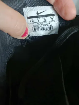 Nike Air Max 1 Triple Black Gum T39