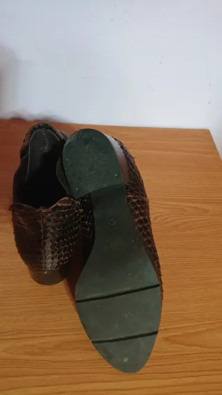 Botas de piel de serpiente marrones