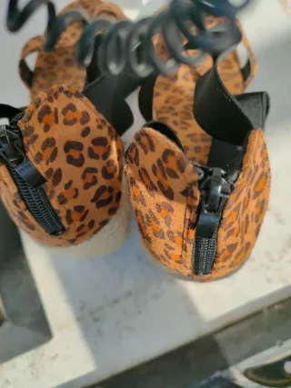 Sandalias planas estampado leopardo