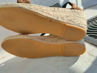 Sandalias planas estampado leopardo