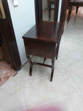 Tocador de madera con espejo