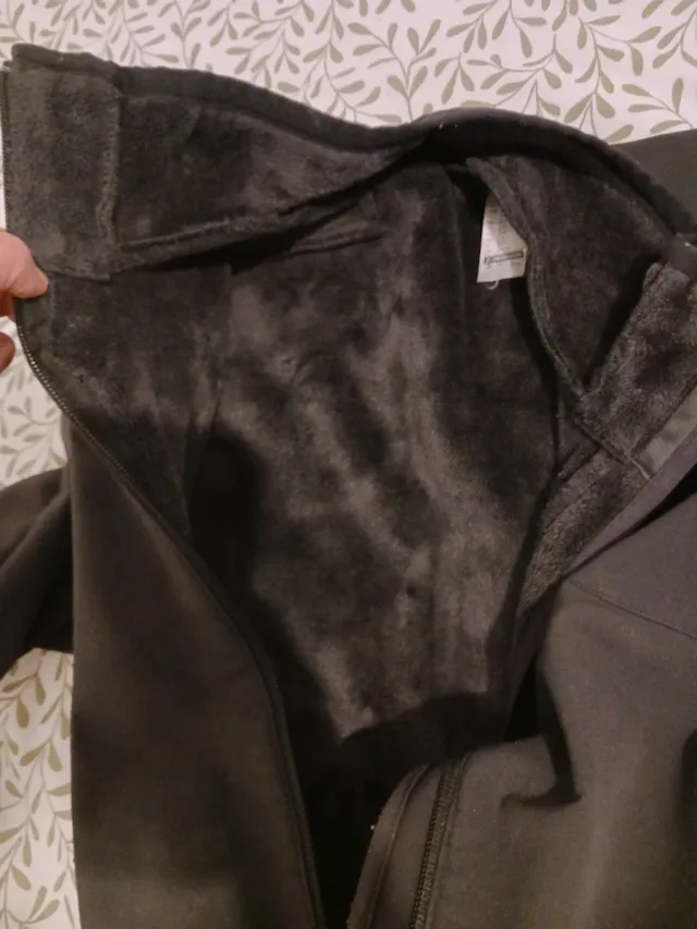 Chaqueta Negra Impermeable