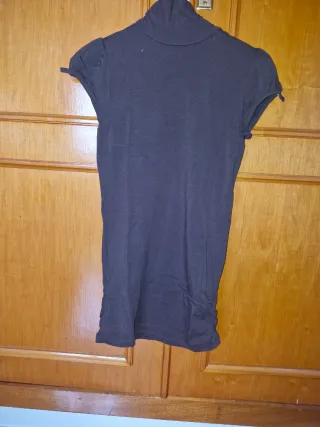 Camiseta Stradivarius cuello alto manga corta T:S