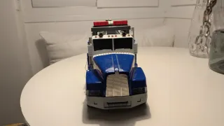 Camión grúa Tonka Mighty con luces y sonidos
