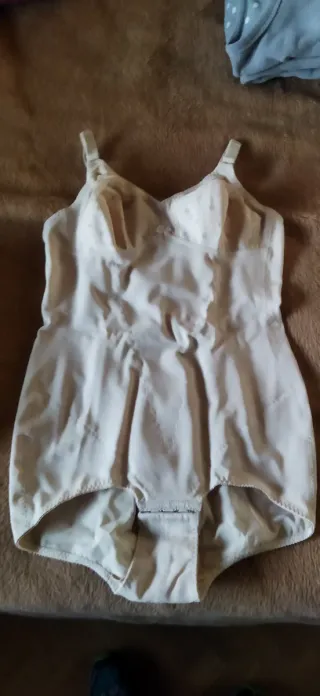 Faja cuerpo entero Triumph beige talla 105 B