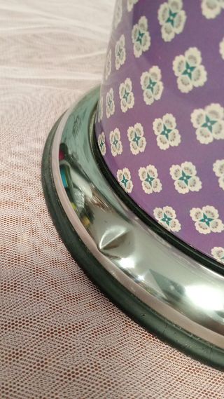 2 Cubos de basura metálicos decorados