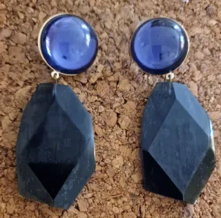 Pendientes azules y negros