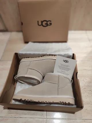 Botas UGG Beige Talla [Talla]