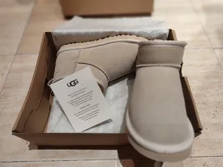 Botas UGG Beige Talla [Talla]