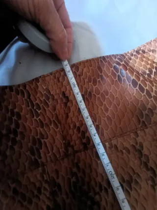 Bolso de piel efecto serpiente