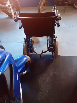 Se vende silla de ruedas pero le faltan las baterí