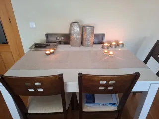 Mesa y sillas de comedor madera