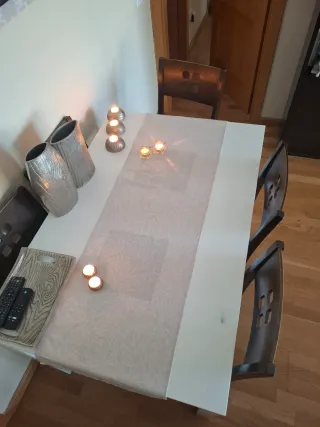 Mesa y sillas de comedor madera