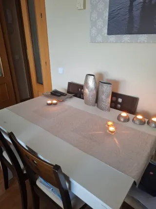 Mesa y sillas de comedor madera