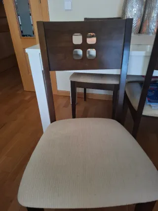 Mesa y sillas de comedor madera