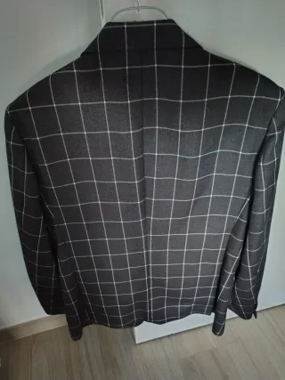 Chaqueta de vestir cuadros gris y líneas blancas