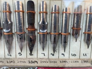 Esposizione di vecchie penne stilografiche Hinks Wells & Co