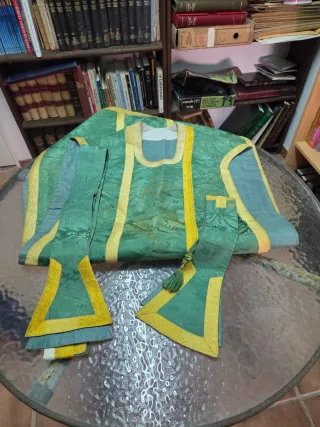 Ropa Eclesiástica Turquesa y Dorada