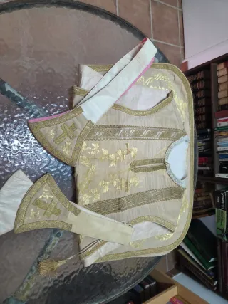 Ropa Eclesiástica Turquesa y Dorada