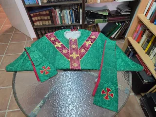 Ropa Eclesiástica Turquesa y Dorada