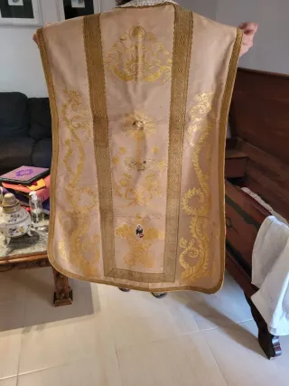 Ropa Eclesiástica Turquesa y Dorada