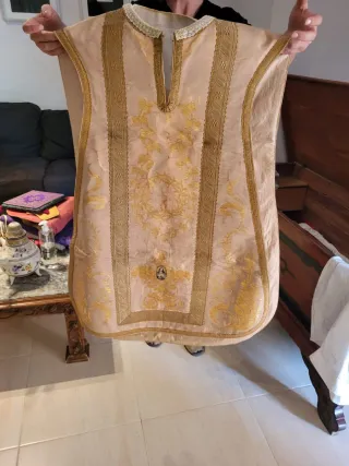Ropa Eclesiástica Turquesa y Dorada