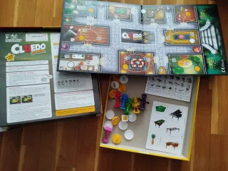 Juegos de mesa Cluedo Junior y Risk Junior