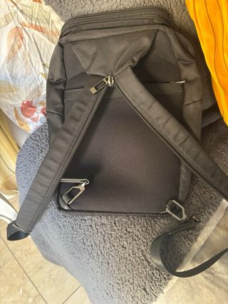 Mochila /Bandolera PIQUADRO Negra Pequeña 35x28 cm