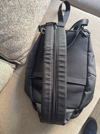 Mochila /Bandolera PIQUADRO Negra Pequeña 35x28 cm