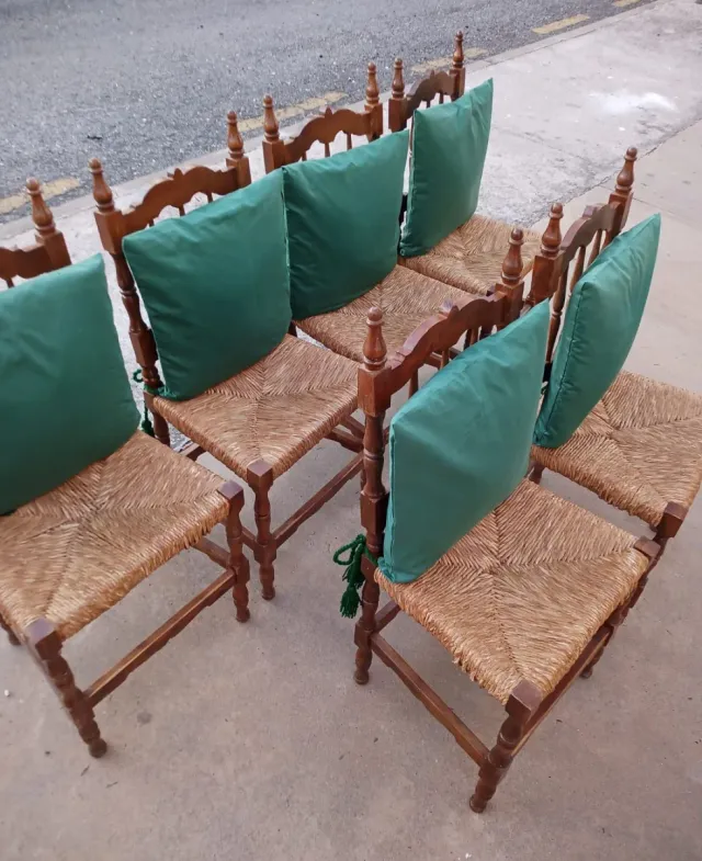 6 Sillones de madera con cojines verdes