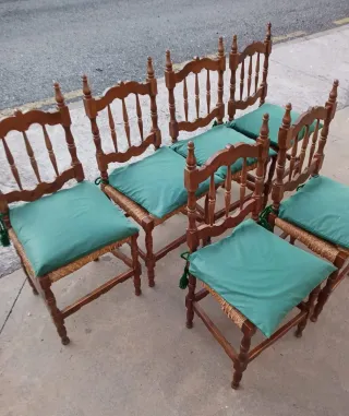 6 Sillones de madera con cojines verdes