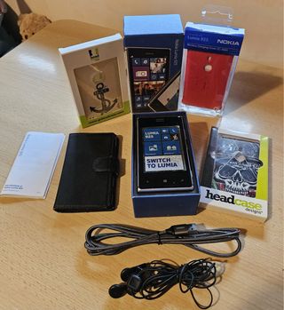 Nokia Lumia 925 con accessori