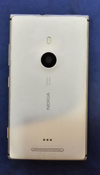 Nokia Lumia 925 con accessori