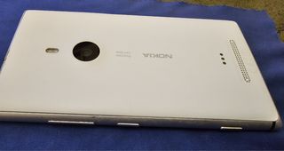 Nokia Lumia 925 con accessori