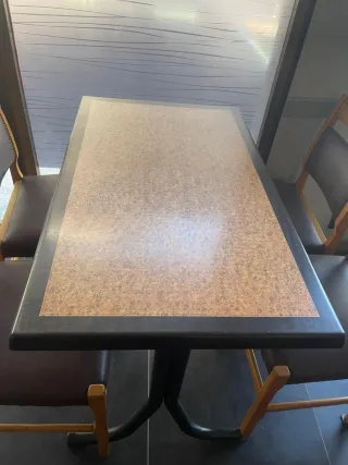 Mesa y Sillas Comedor Madera
