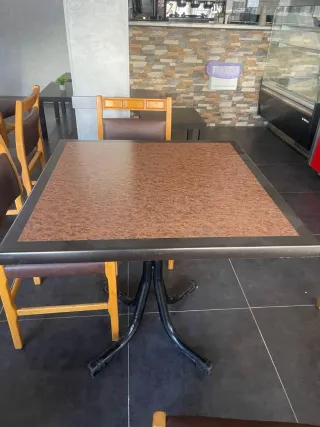 Mesa y Sillas Comedor Madera