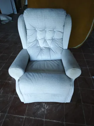 Sillón relax manual tela gris.