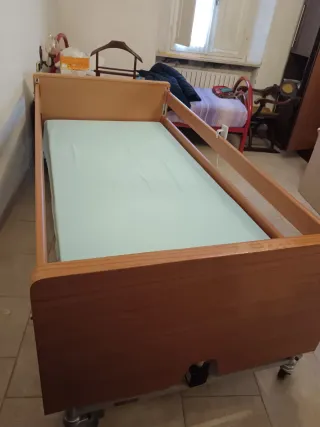 Letto elettrico Wimet con telecomando Materasso