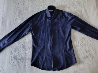 Camisa Estampada Azul y puntitos claros