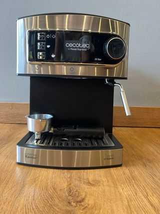 Cafetera Cecotec Power Espresso 20 Bar como nueva.