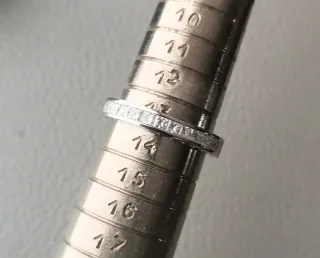 Alianza oro blanco 18ct con 13 diamantes y 0,70ct