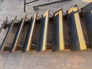Escalera metálica exterior