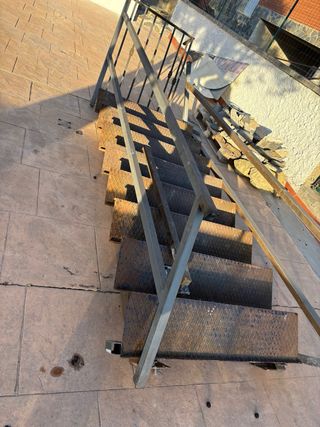 Escalera metálica exterior